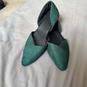 🤩EUC! Elegant Green Suede Women's Flats